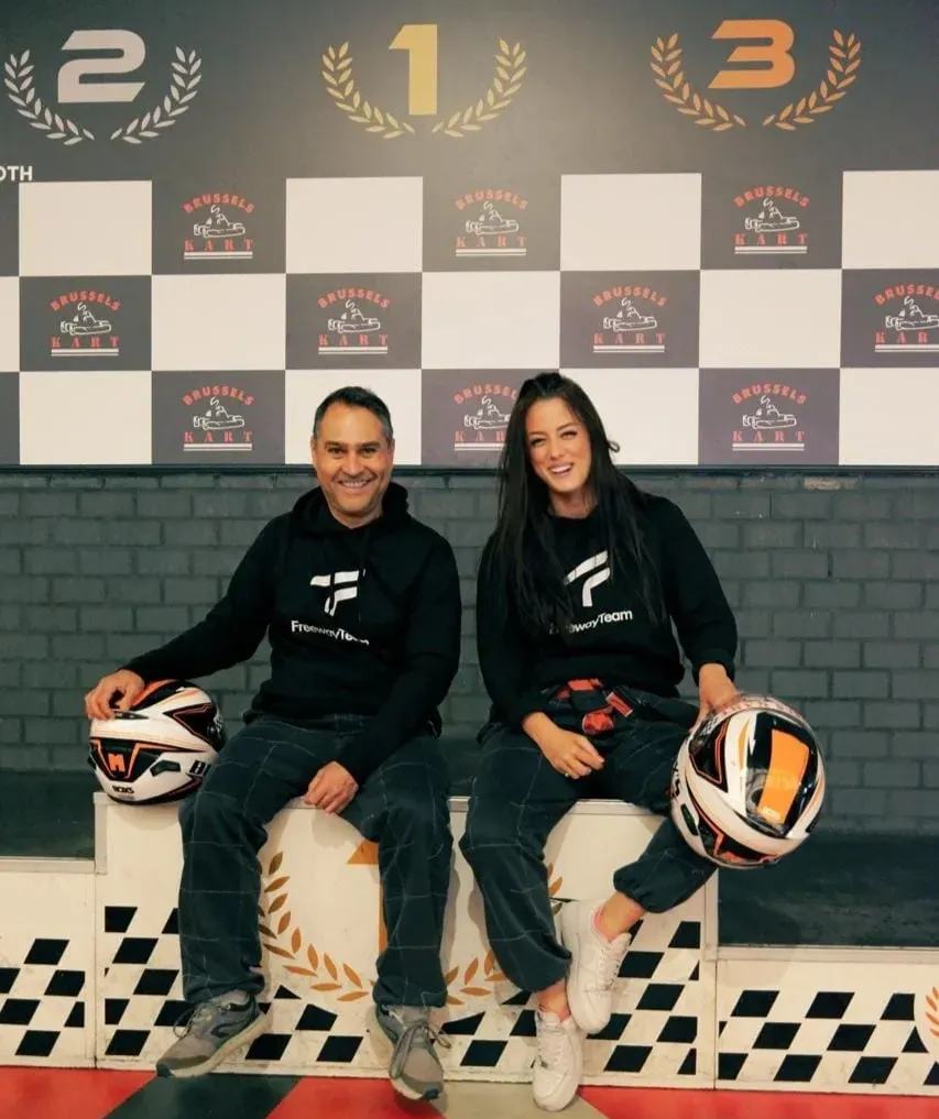 Les co-founders de FreewayTeam, Georges Klenkle et Nelly Meunier, qui sont sur un podium